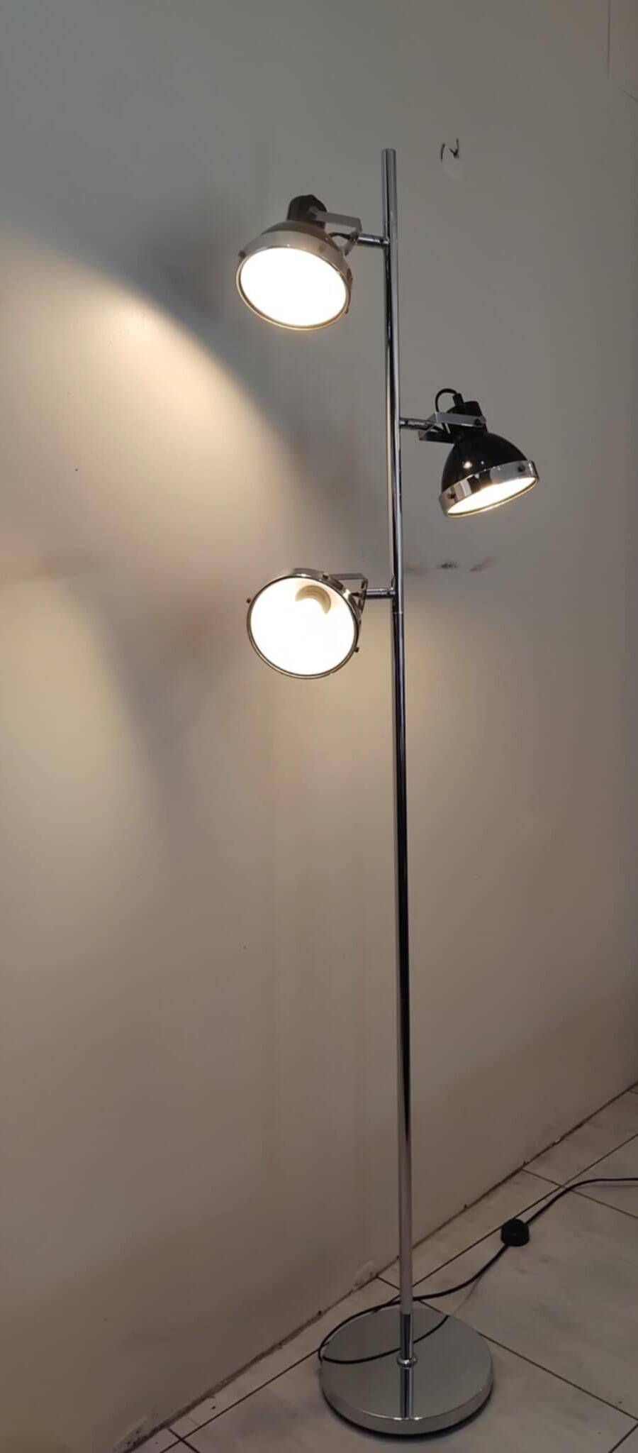 Black floor lamp with 3 spotlights