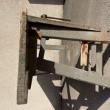 Luthier 19's grey workbench