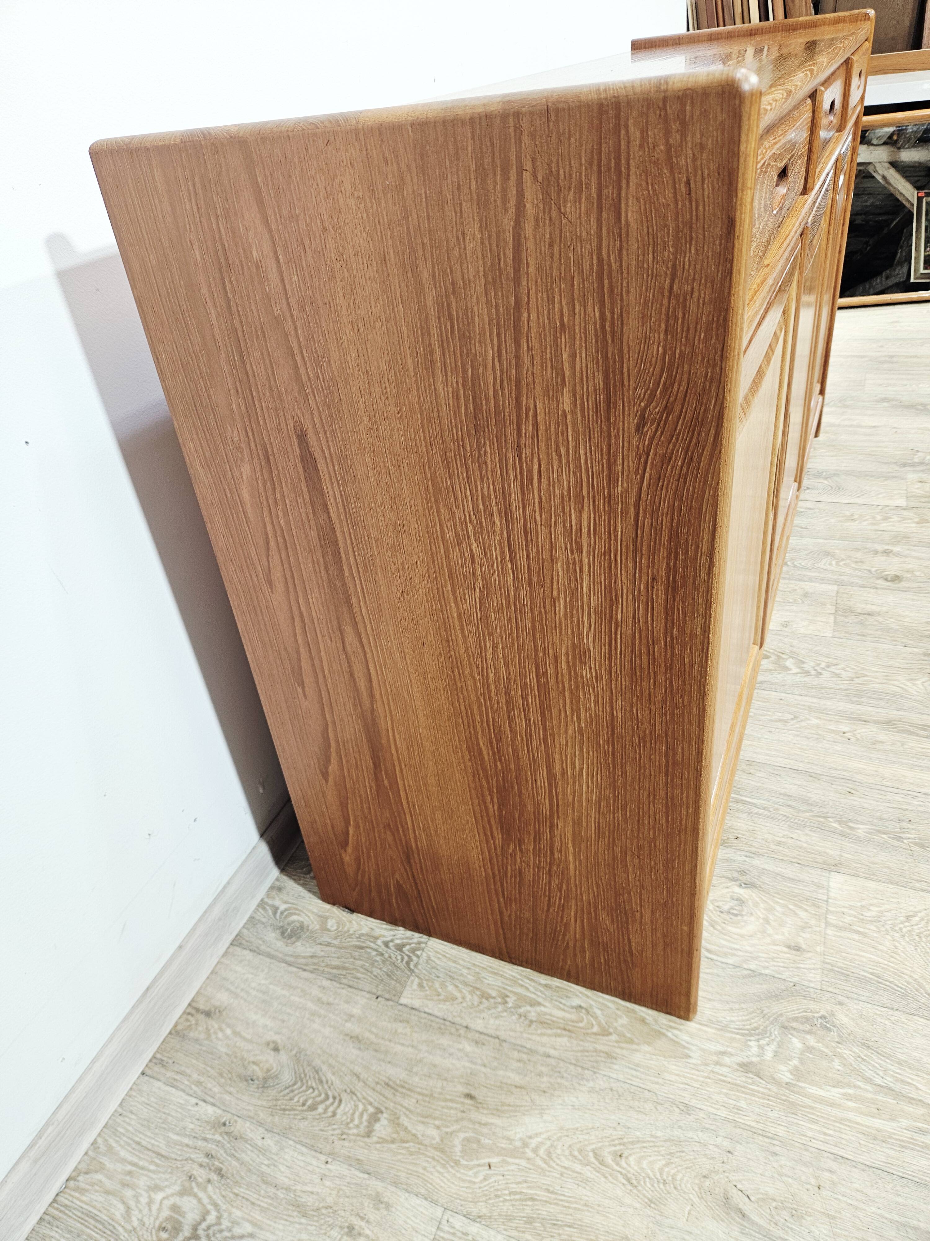 Buffet danois moderne Dyrlund Dania en teck, années 1980