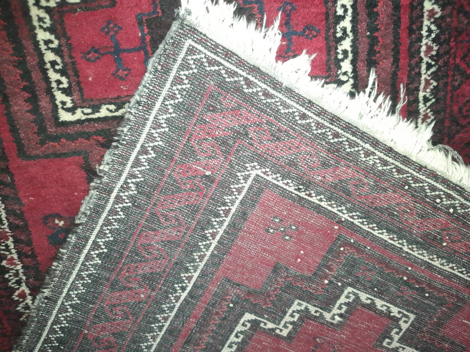 Kazak carpet with a geometric medallion design – Late 20th century 136 x 72 cm
