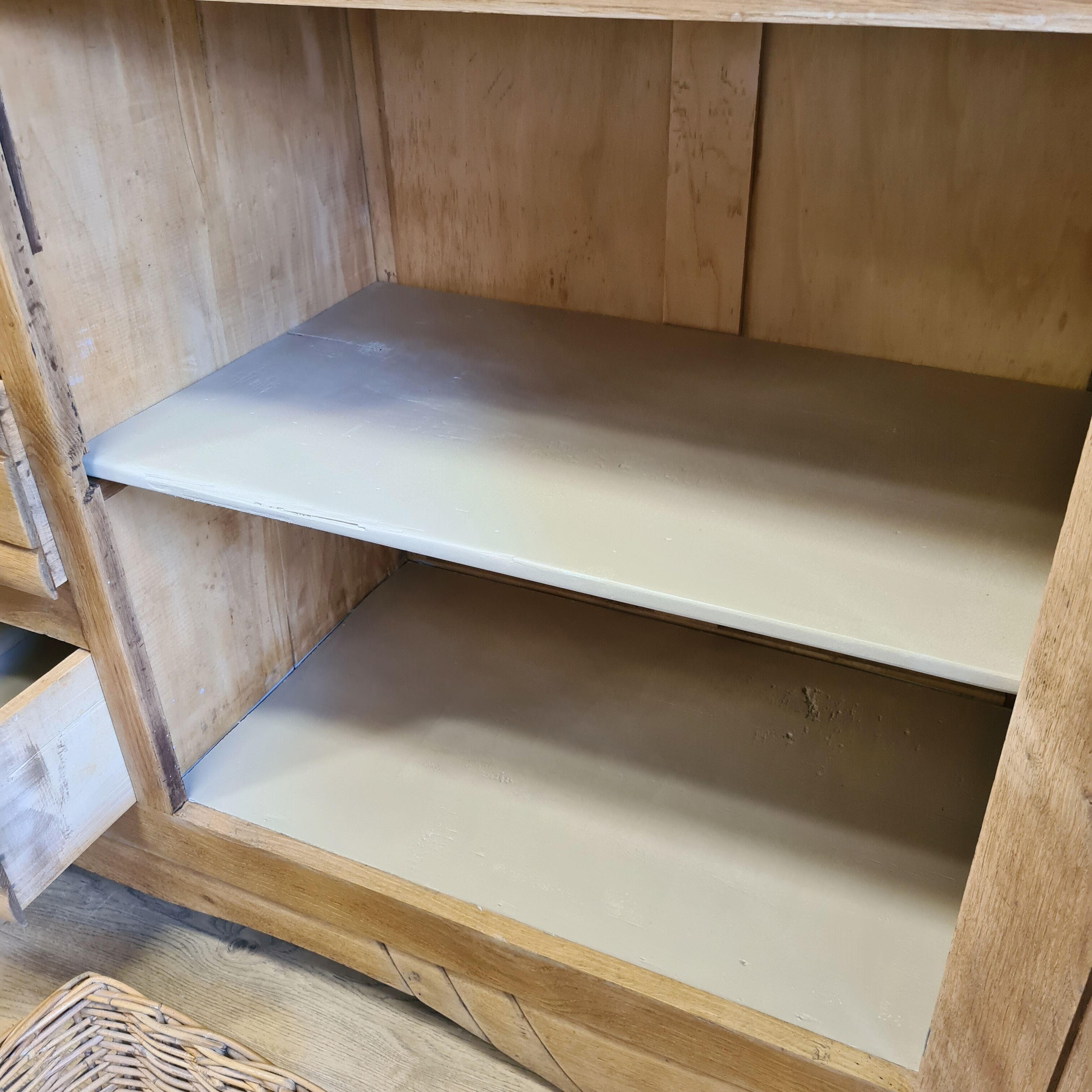 Enfilade brutalist style 40s renovated in raw wood