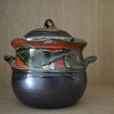 Numbered red and green sugar bowl