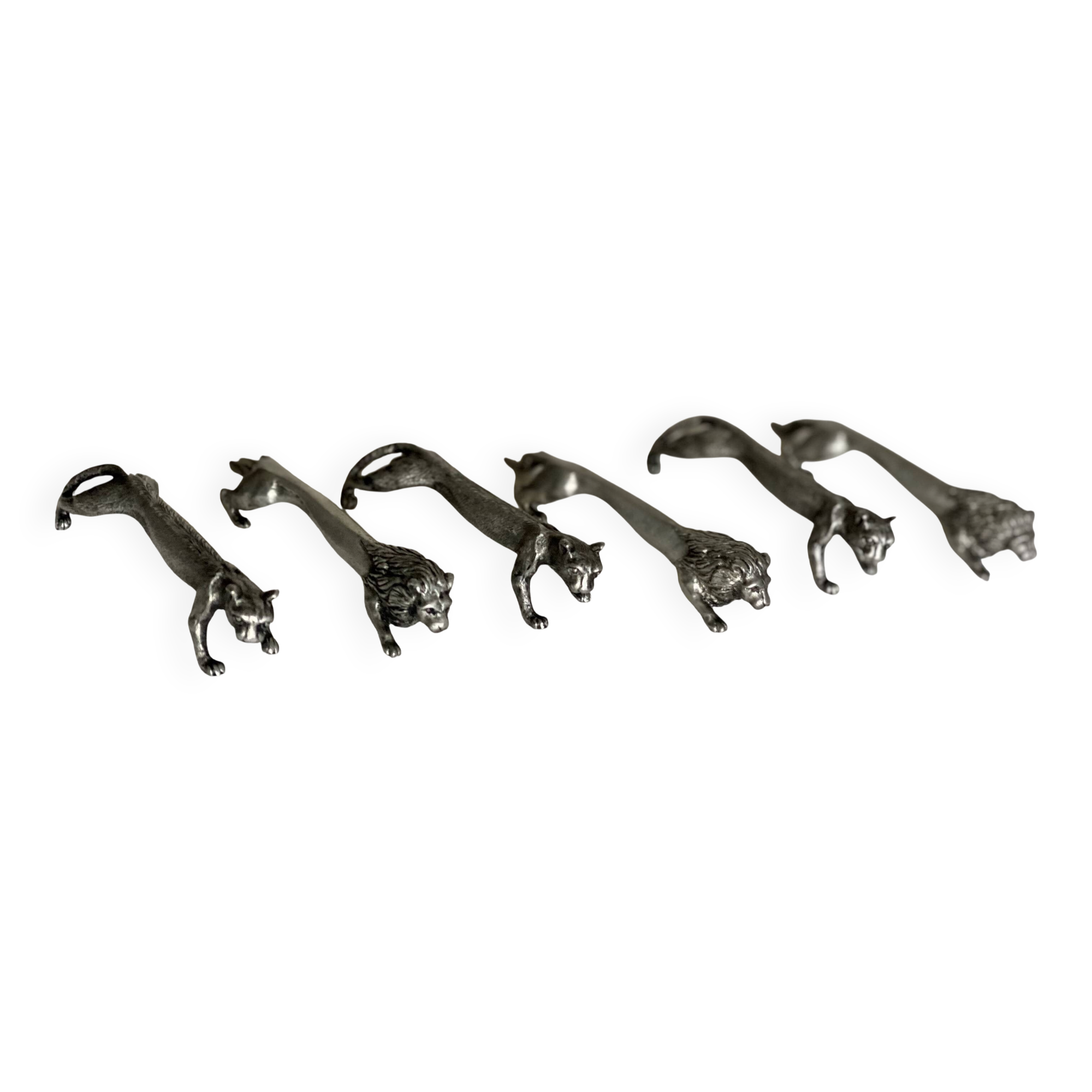 Set of 6 vintage 1970s silver-plated lion-shaped knife rests.