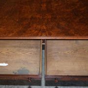 Table d'écriture Renaissance en noyer flamé style Pugin, vers 1850