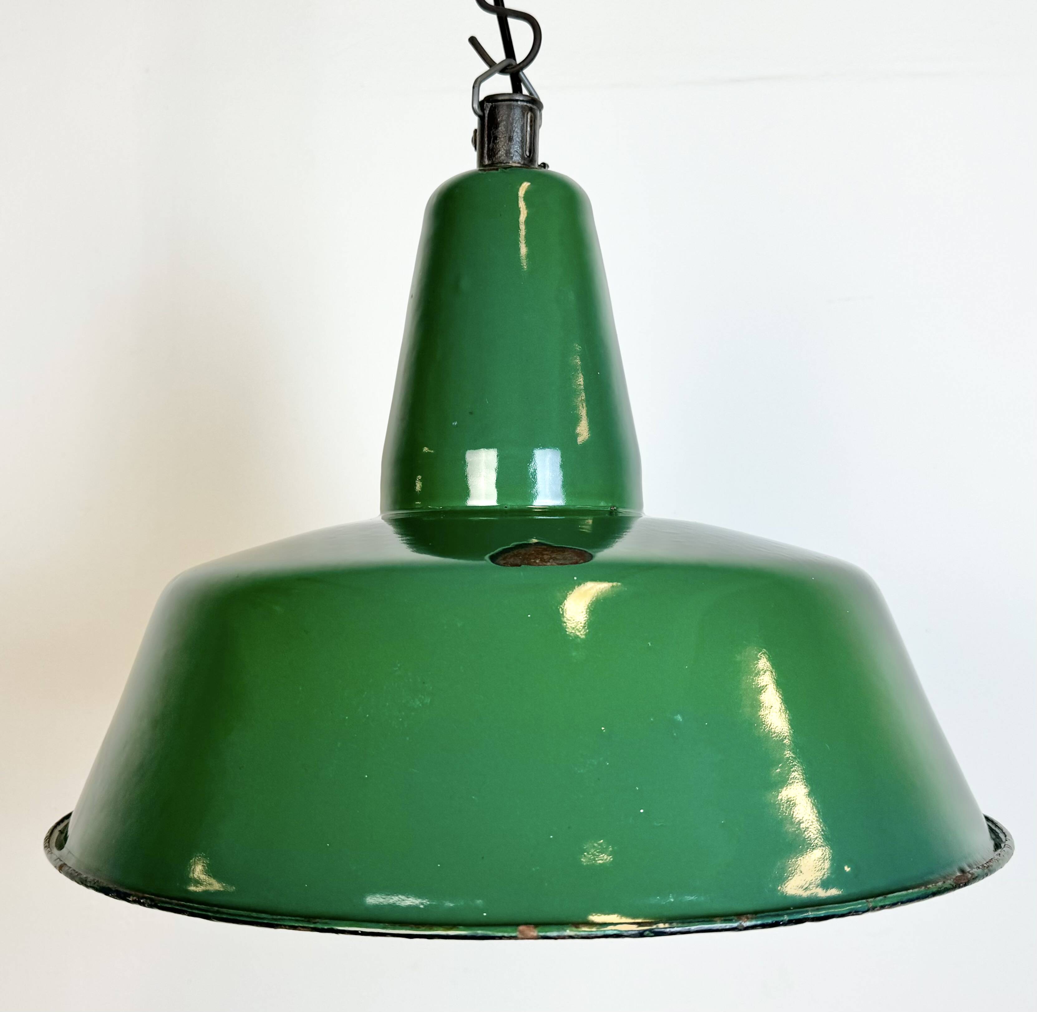 Grande Lampe à Suspension Industrielle en Émail Vert, 1960s