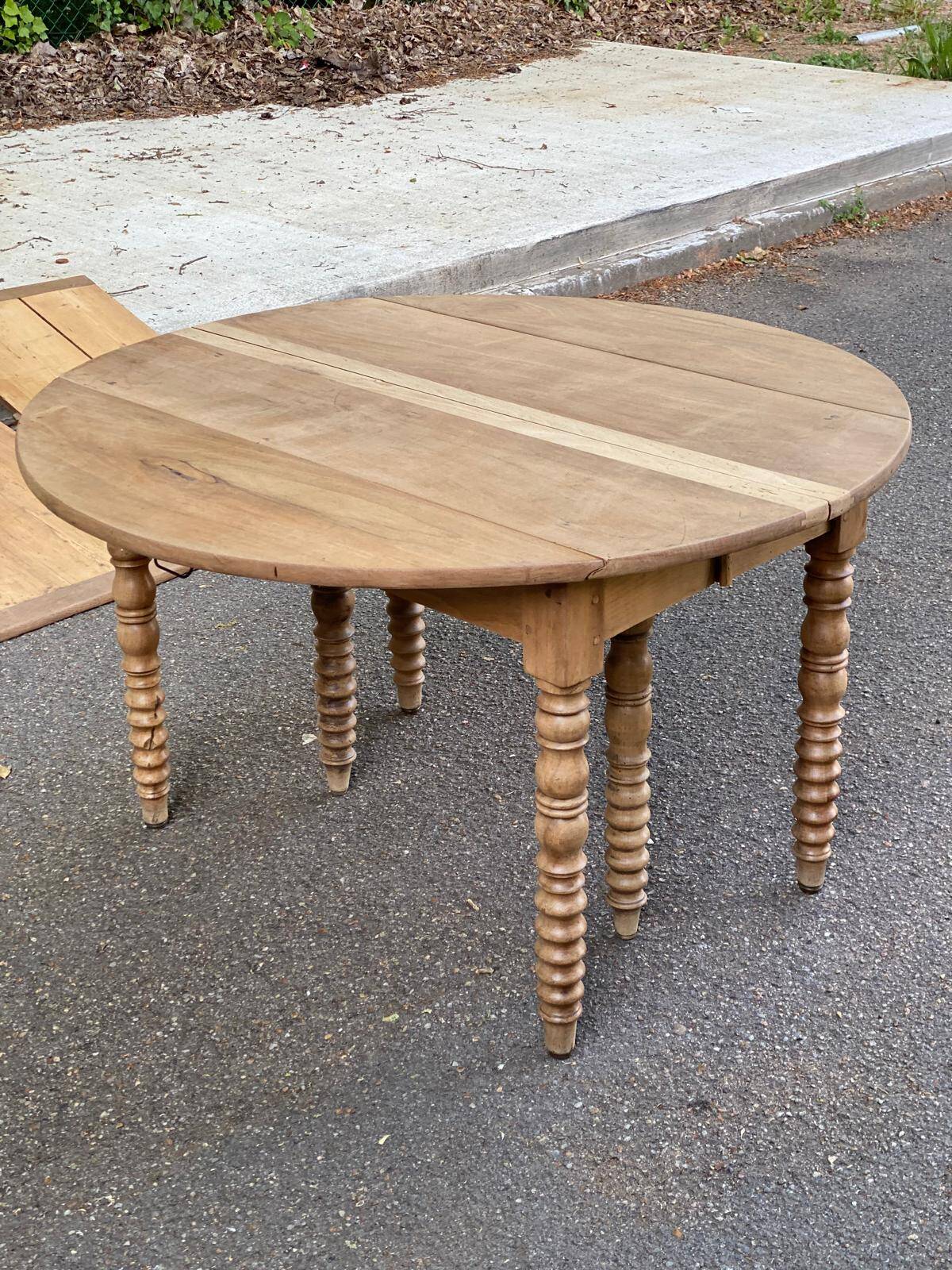 Louis Philippe XVIII century extendable round dining table, renovated, 200cm