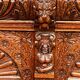 Commode de style Renaissance. Chêne sculpté.