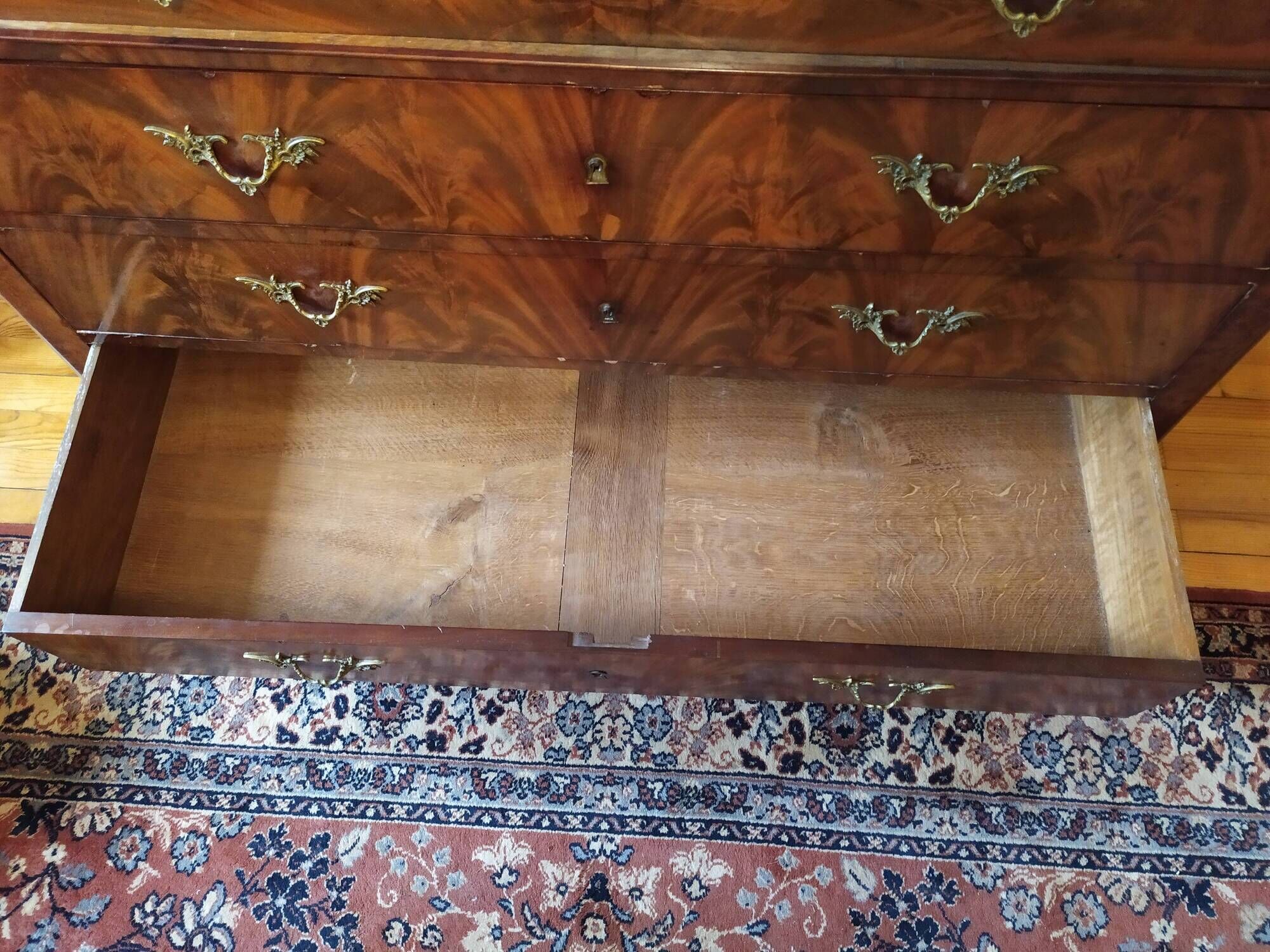 Louis Philippe chest of drawers In walnut veneer with black marble top