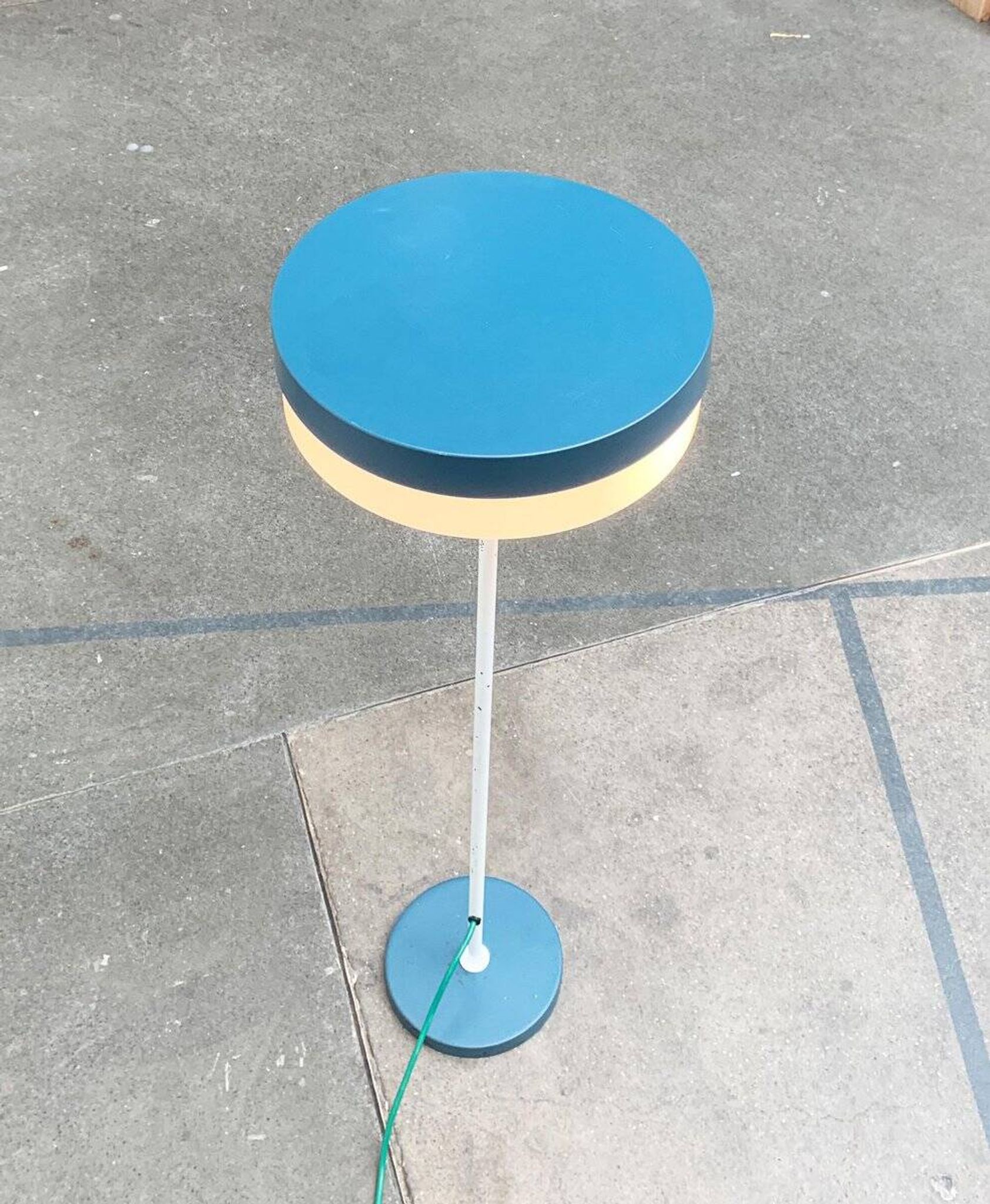 Lampadaire minimaliste de Bega, Allemagne