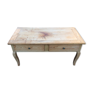 Table basse de style louis xv, dit pieds de biche en cerisier blond à 2 tiroirs et 1 tirette.