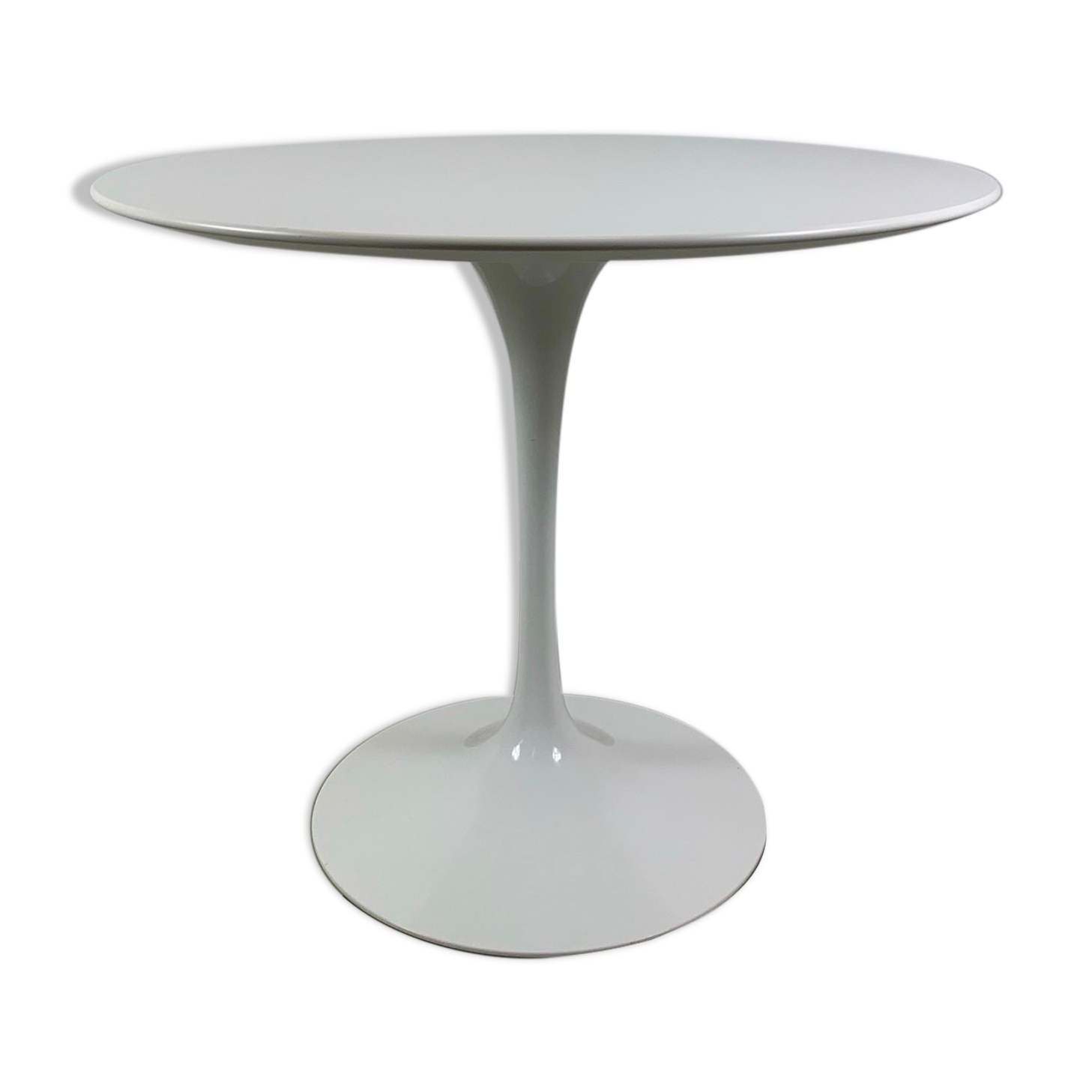 Eero Saarinen Tulip Dining Table white