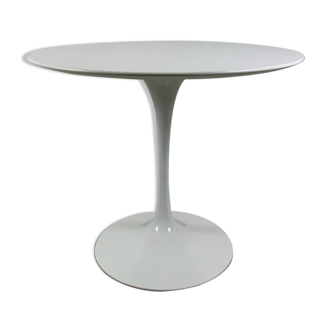 Table à manger Tulip blanche d'Eero Saarinen édition Knoll