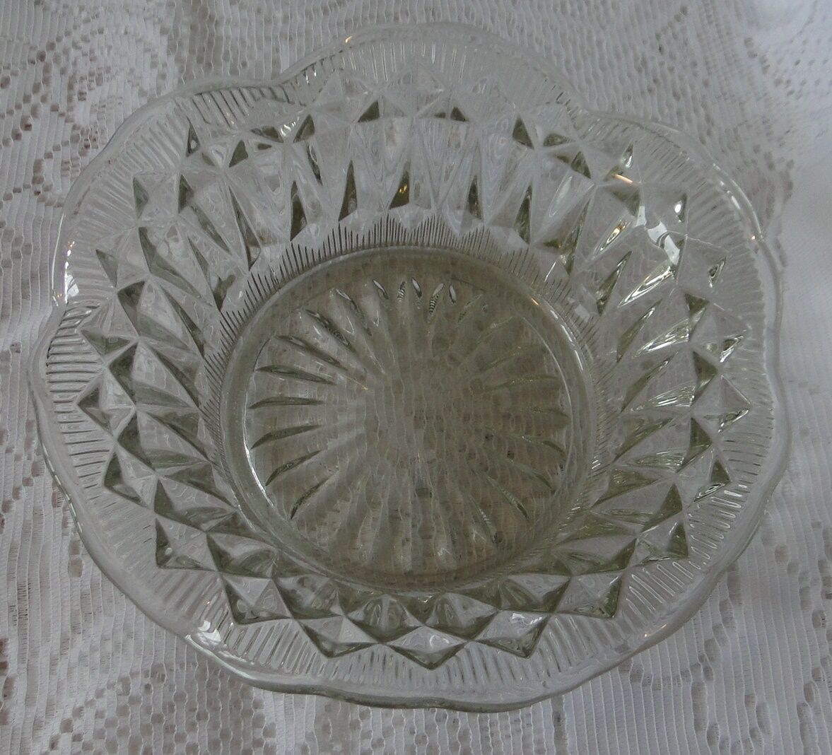 Glass fruit cutting bowl press and mold