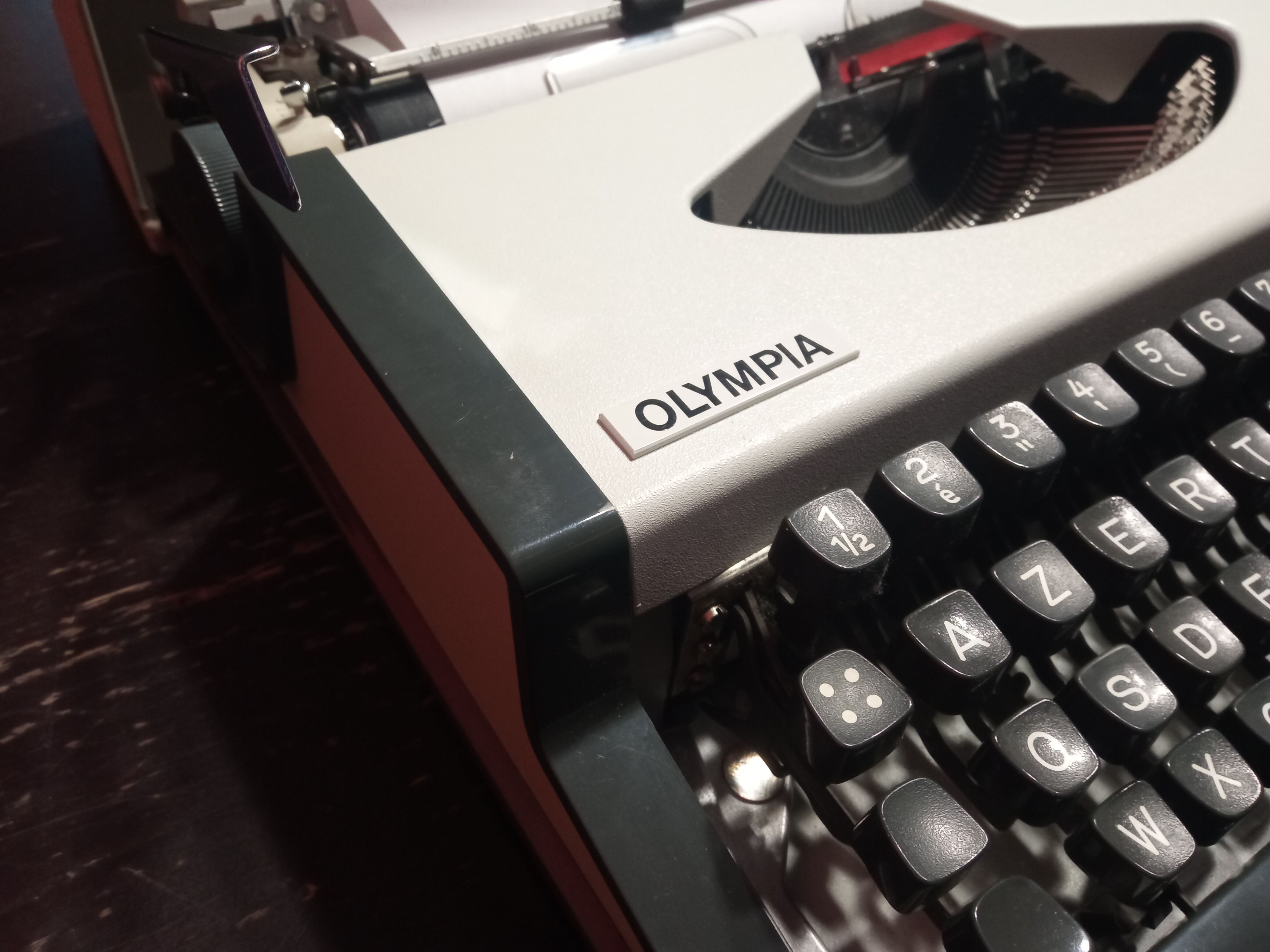 Olympia Traveller Typewriter luxury White as New