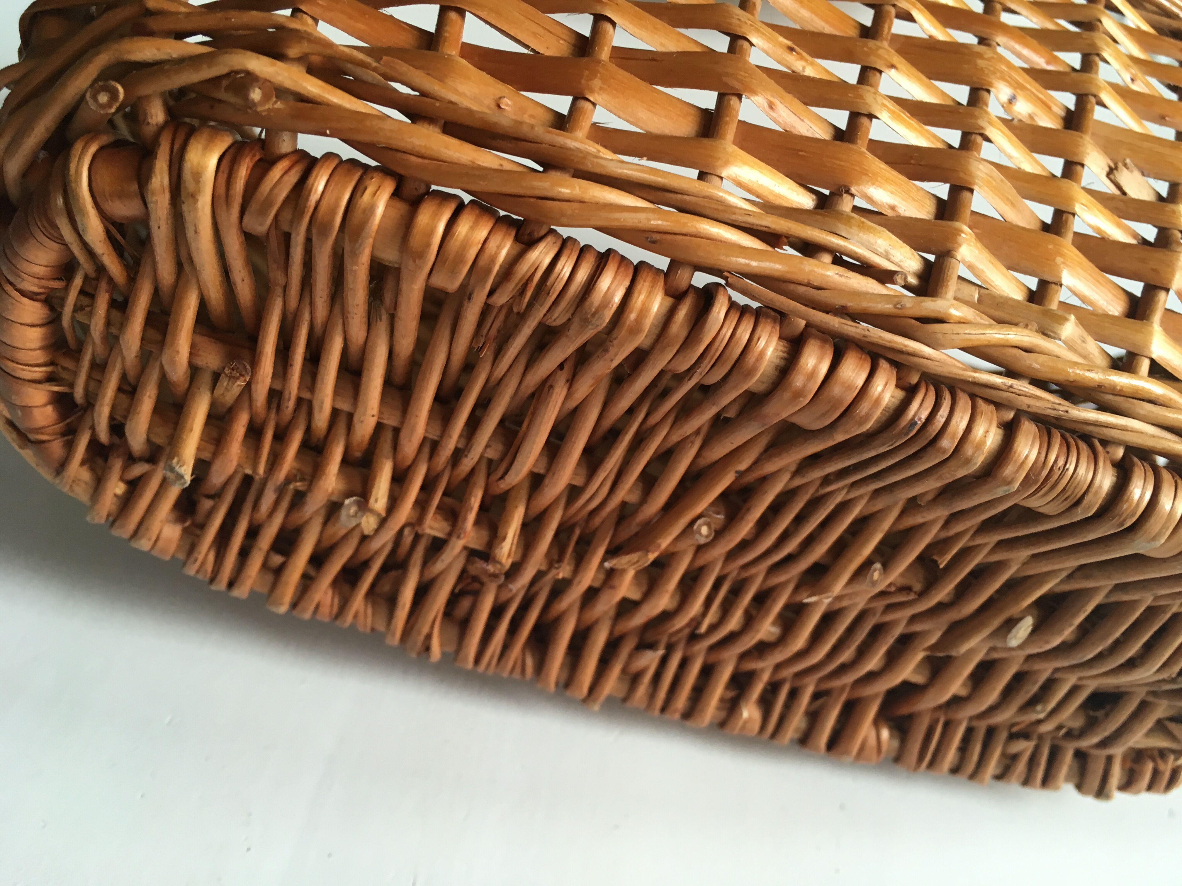 Rattan bottle basket