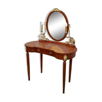Kidney dressing table
