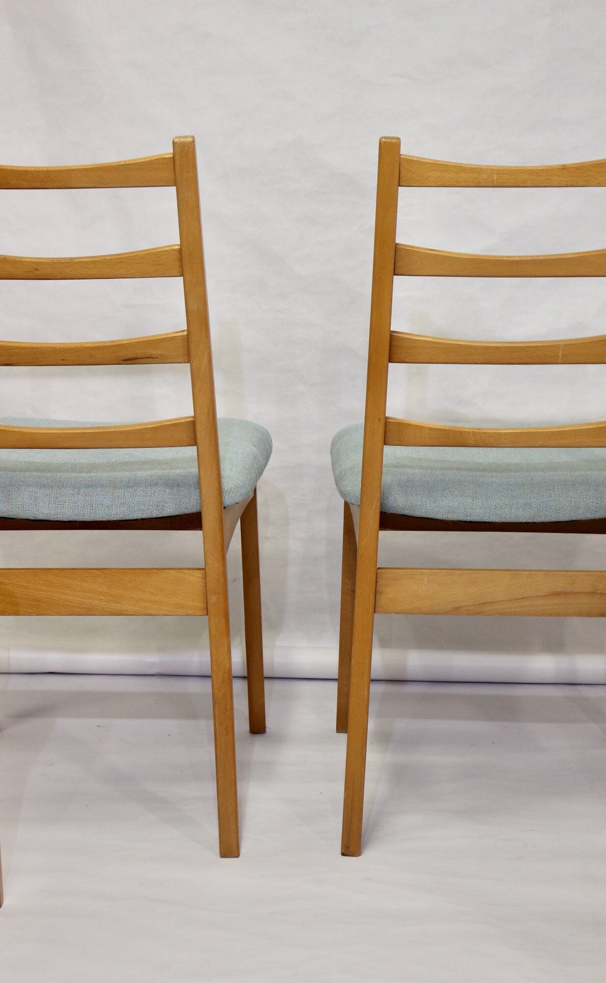 Set of 4 year old Scandinavian chairs restored fabric Edition Lelievre .