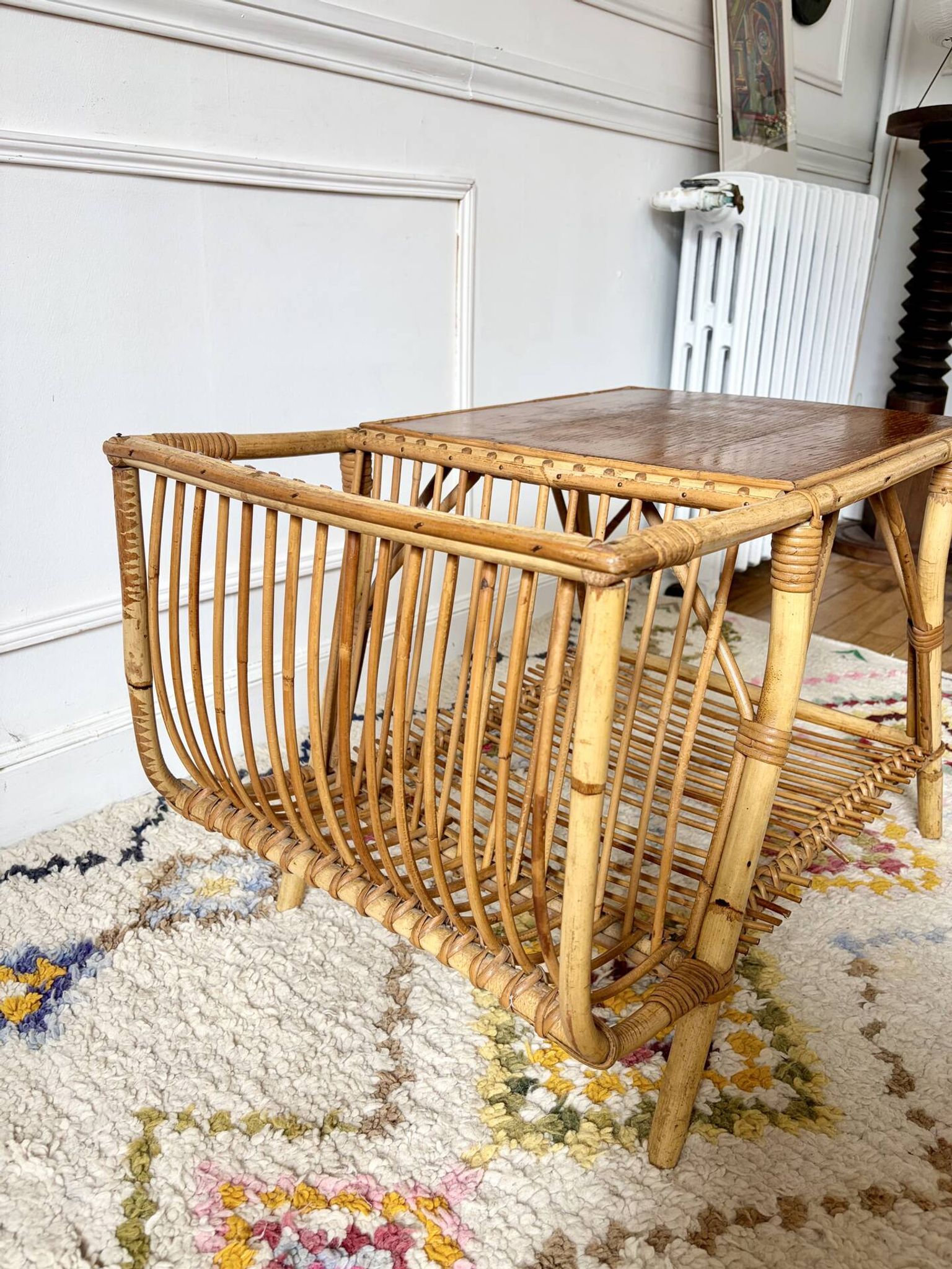 Table basse porte revues en rotin vintage