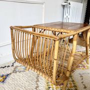 Table basse porte revues en rotin vintage