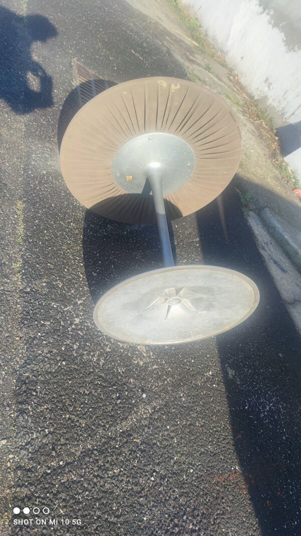 Table pied tulipe en fonte d'aluminium vers 1960/70