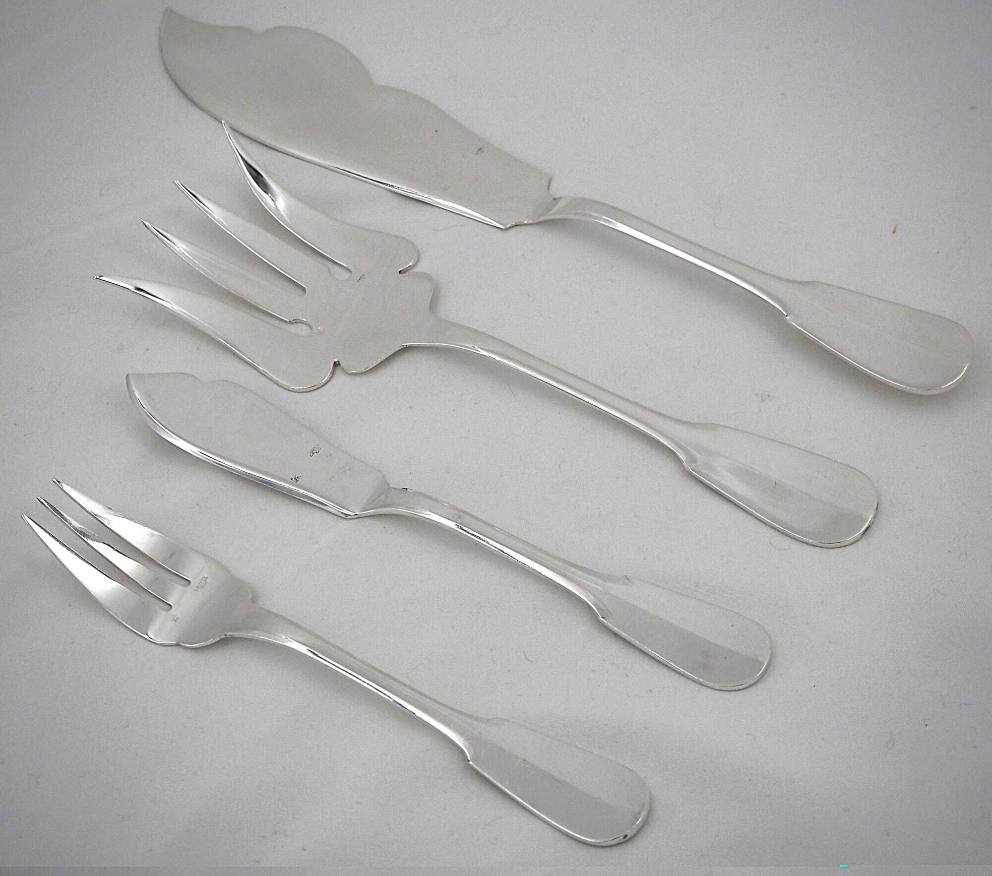 Ercuis Valois, Uniplat fish cutlery set 26 pieces silver-plated, excellent condition.