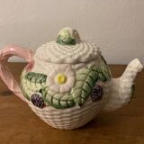 Dabbling teapot