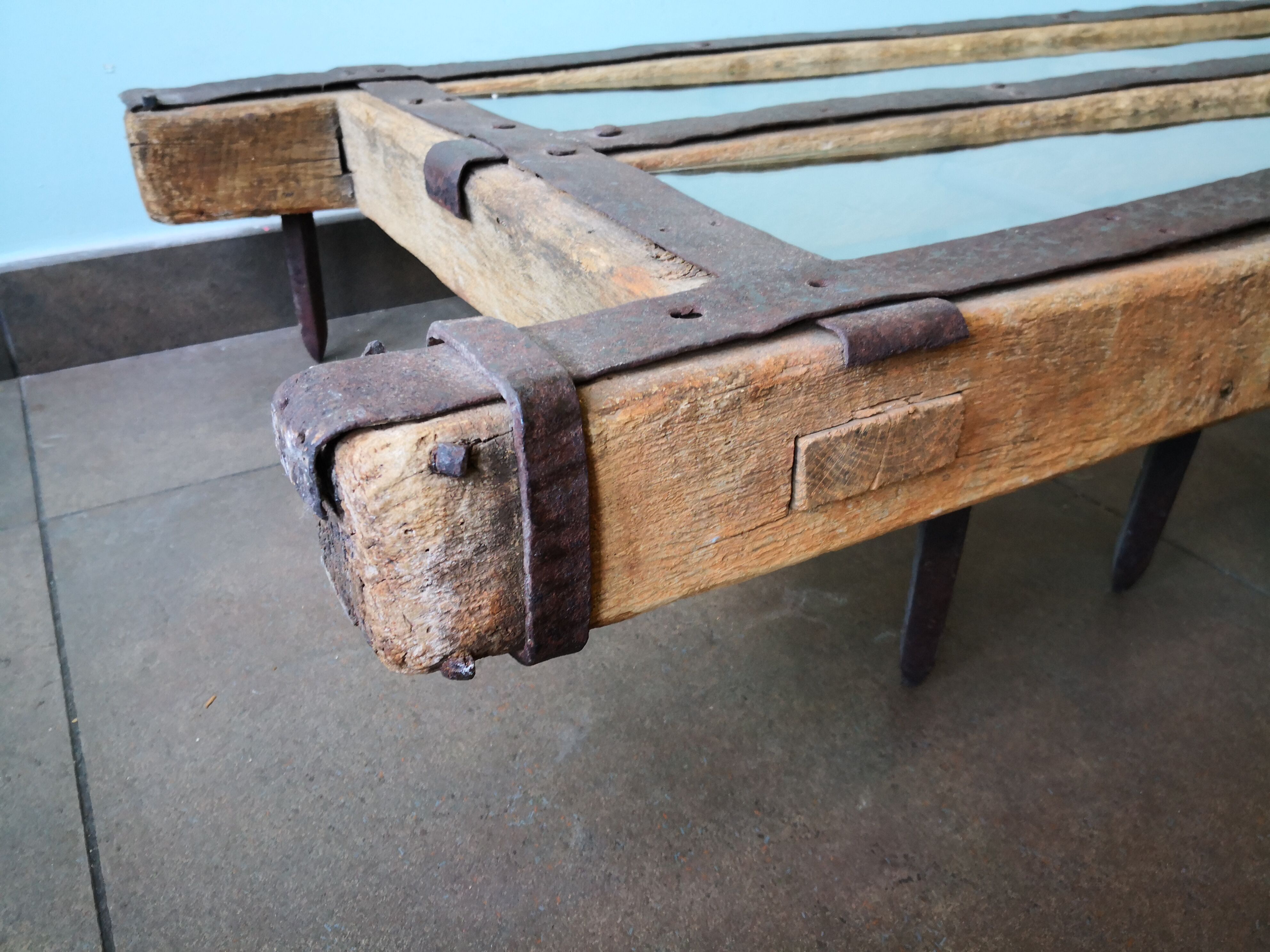Table basse, herse agricole