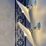 Paire d’appliques opaline dentelée et porcelaine