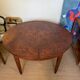 Oval extendable dining table in wood and walnut burl veneer.