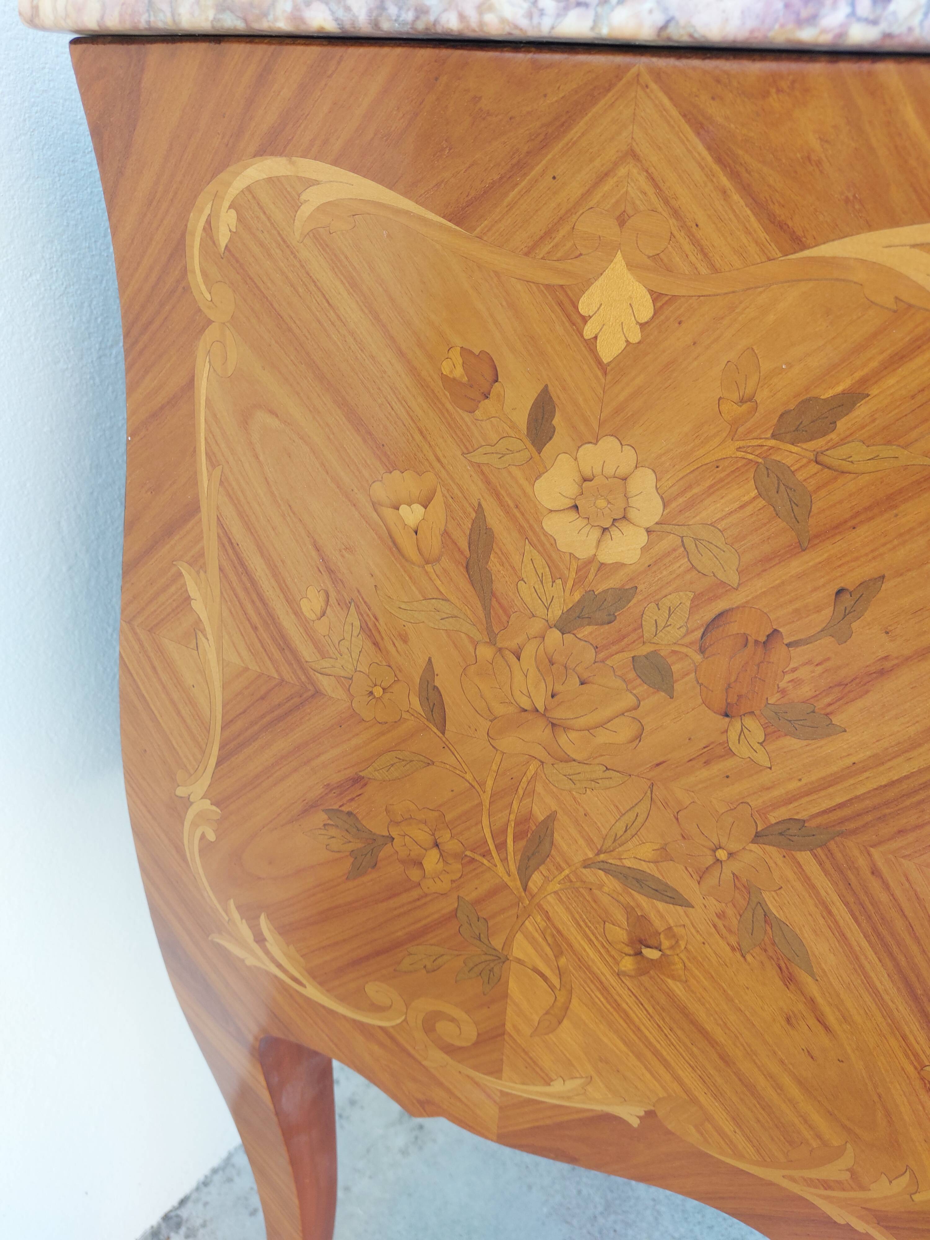 Louis XV chest of drawers in rosewood marquetry