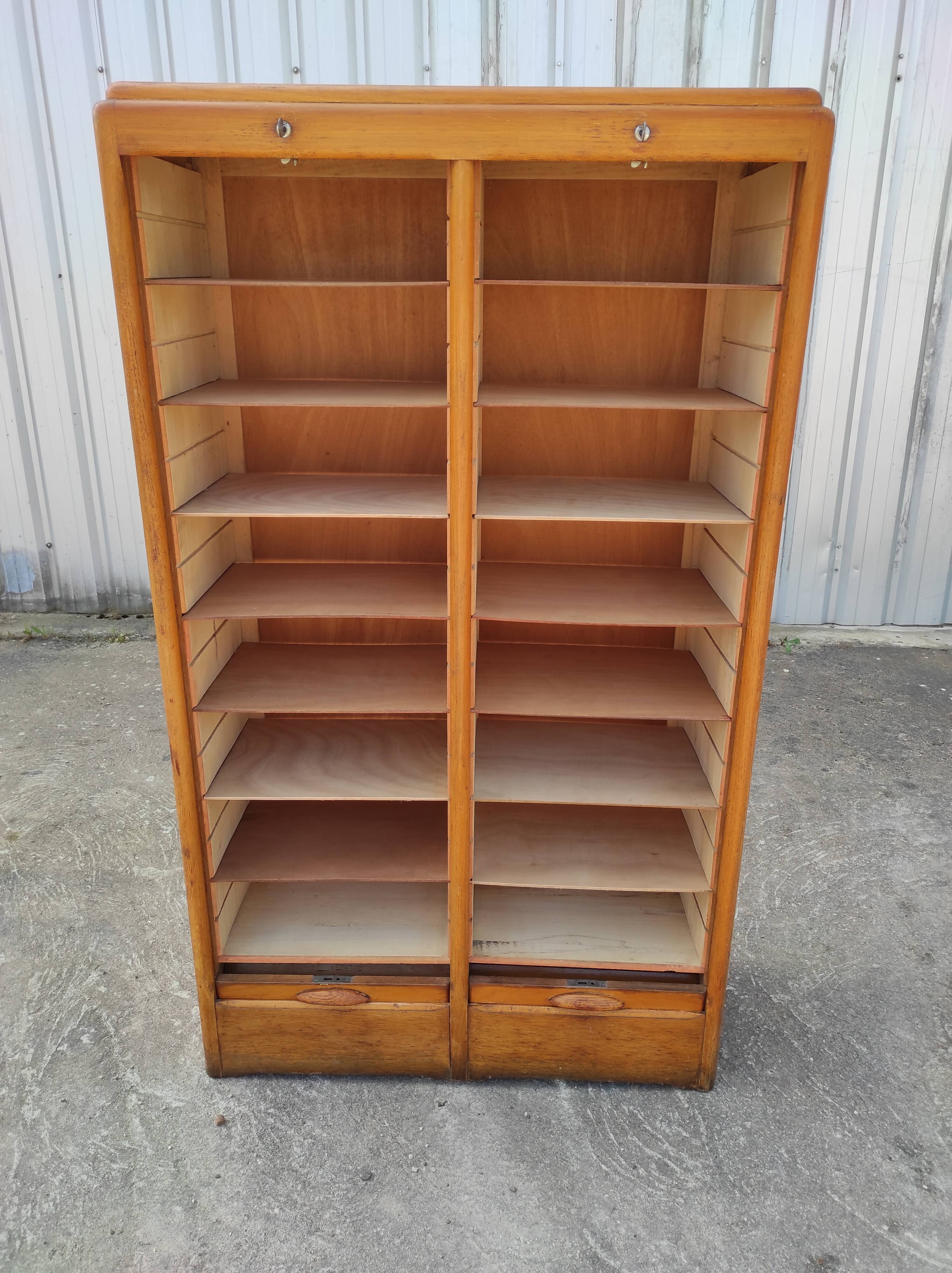 Filing cabinet 2 curtains 30 years 40