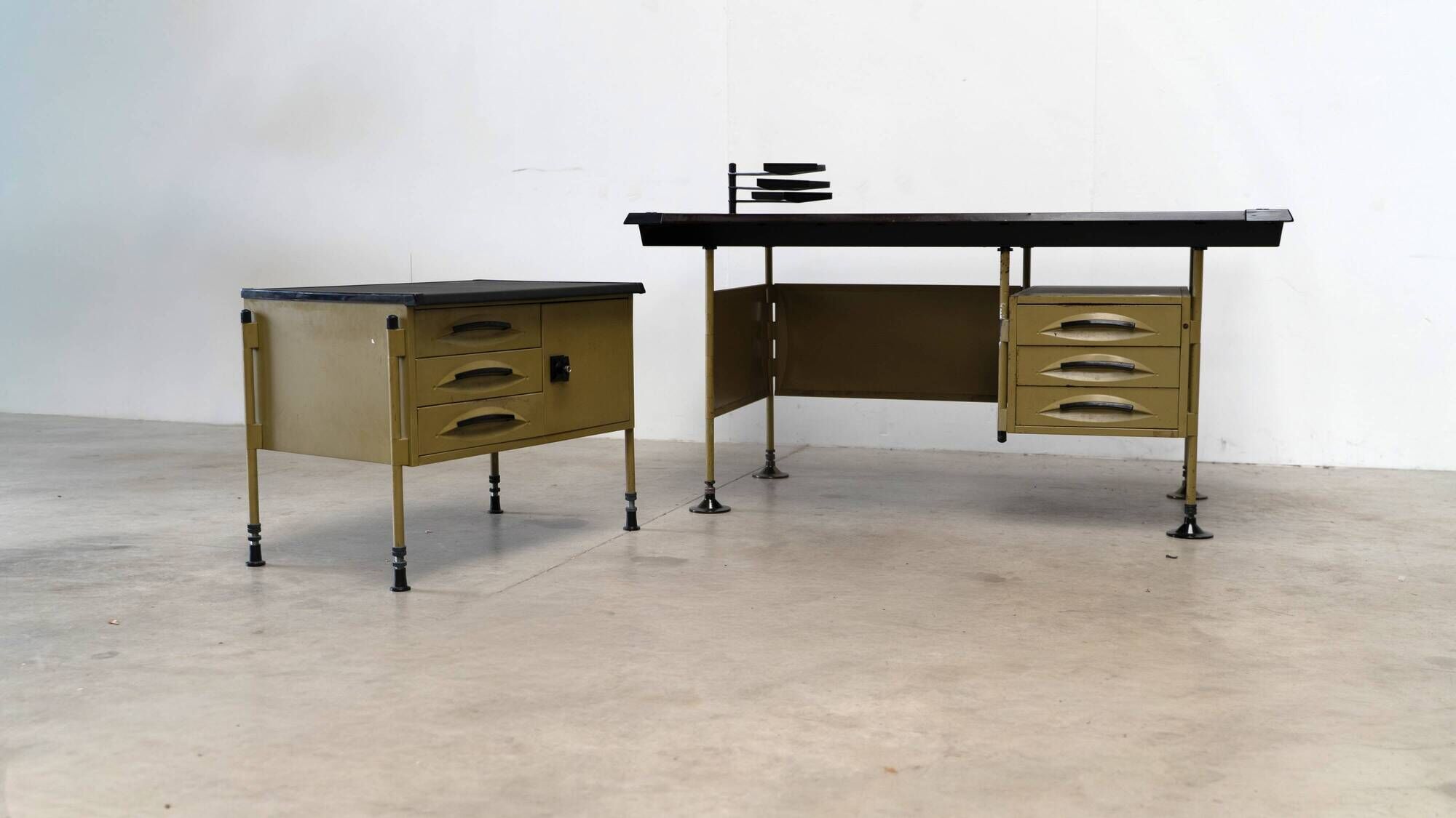 Italian desk by Studio BBPR for Olivetti