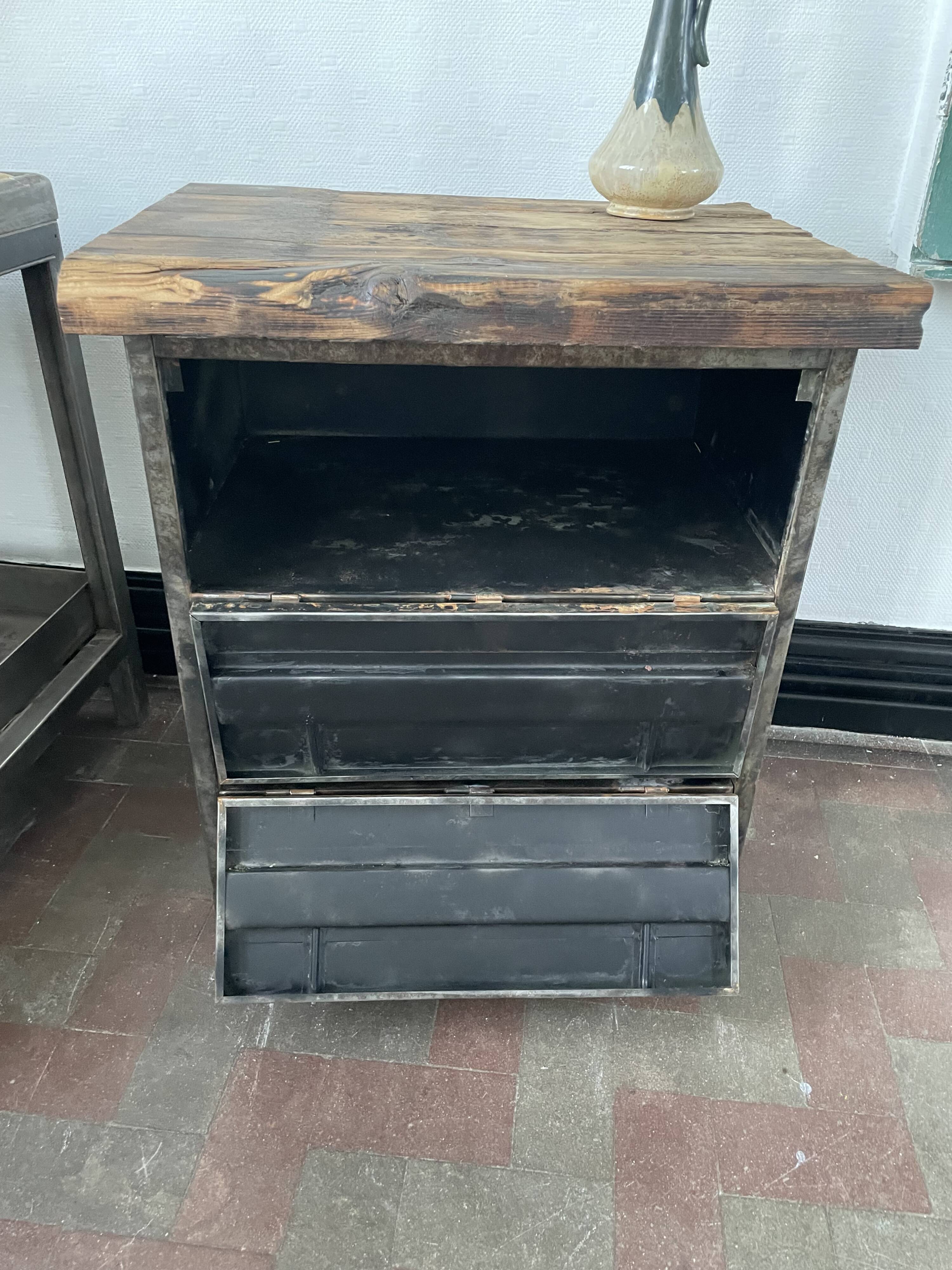 Meuble 3 clapets métal bois