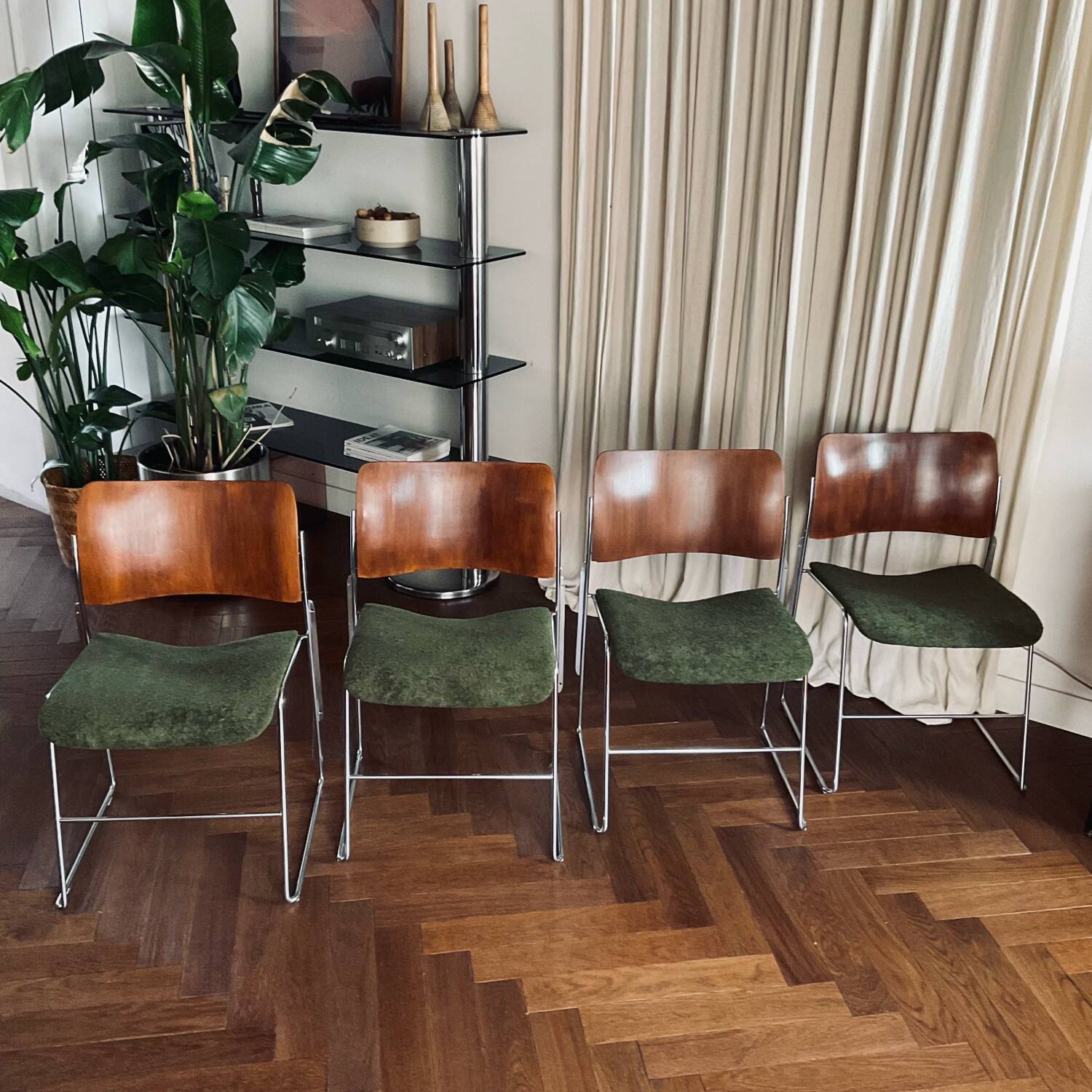 Lot de 4 chaises vintage design années 70 – bois, chrome