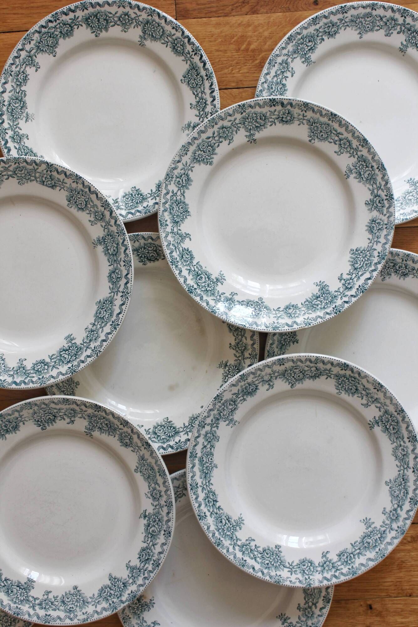 11 flat plates in iron earth "Argenton" Saint Amand early twentieth century