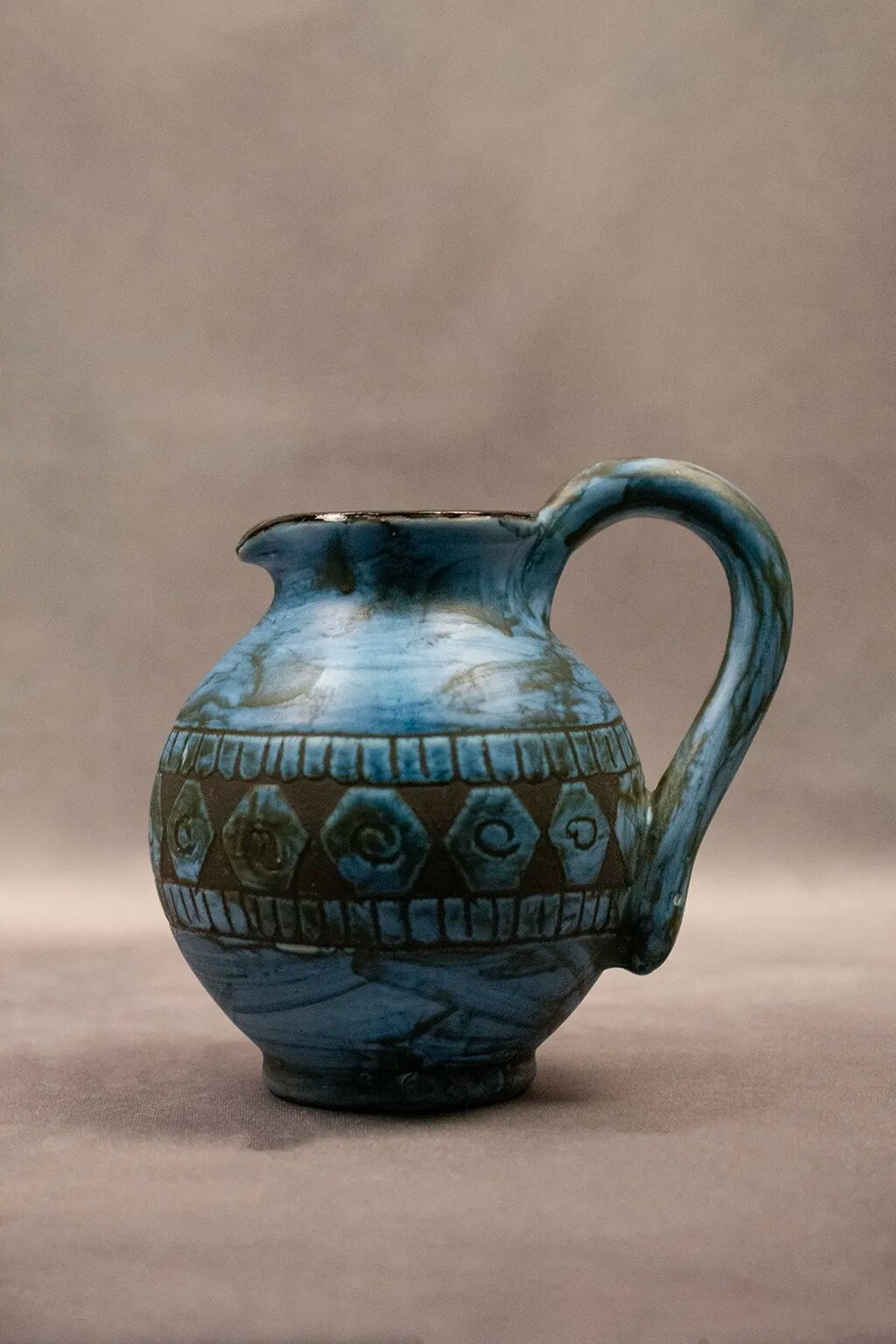 Blue ceramic pitcher with frieze by Jérôme Massier – Vallauris