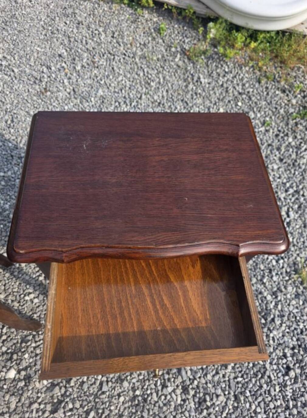Paire de tables de chevet style Louis XV en chêne