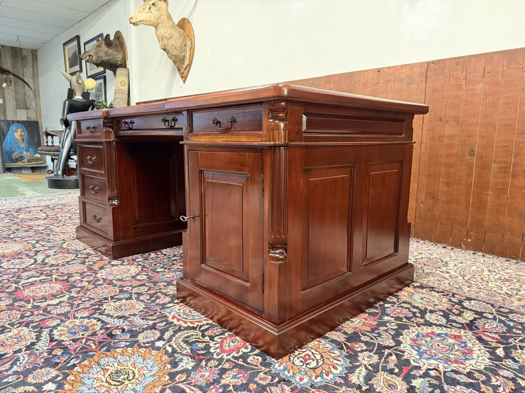 Classic English Chesterfield Partnerdesk Desk