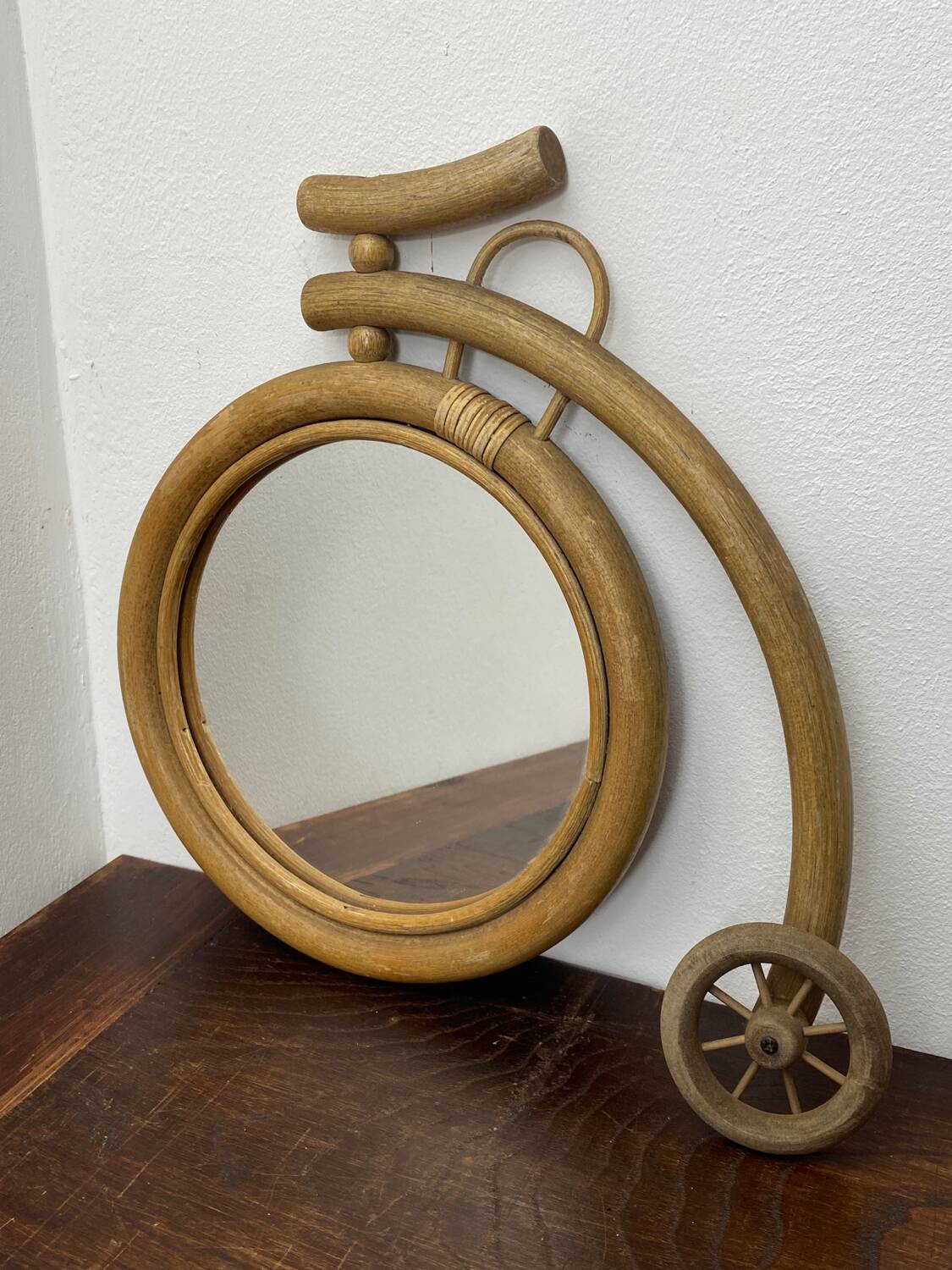 Miroir en rotin vintage