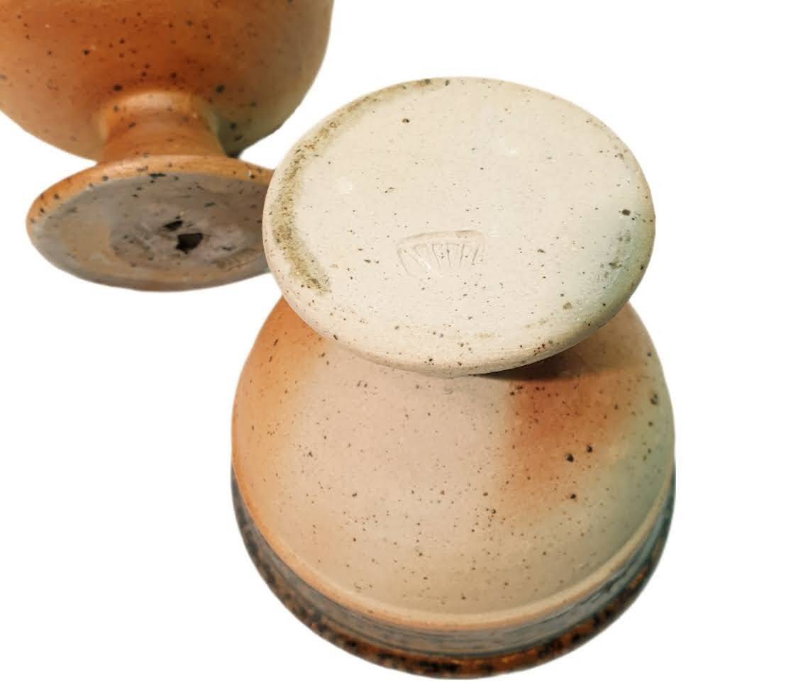 2 glazed stoneware bowls