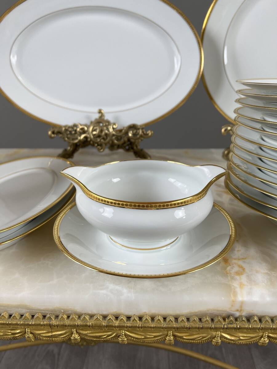 Limoges porcelain table service Jammey-Seignolles, Montreuil model, 30 pieces.