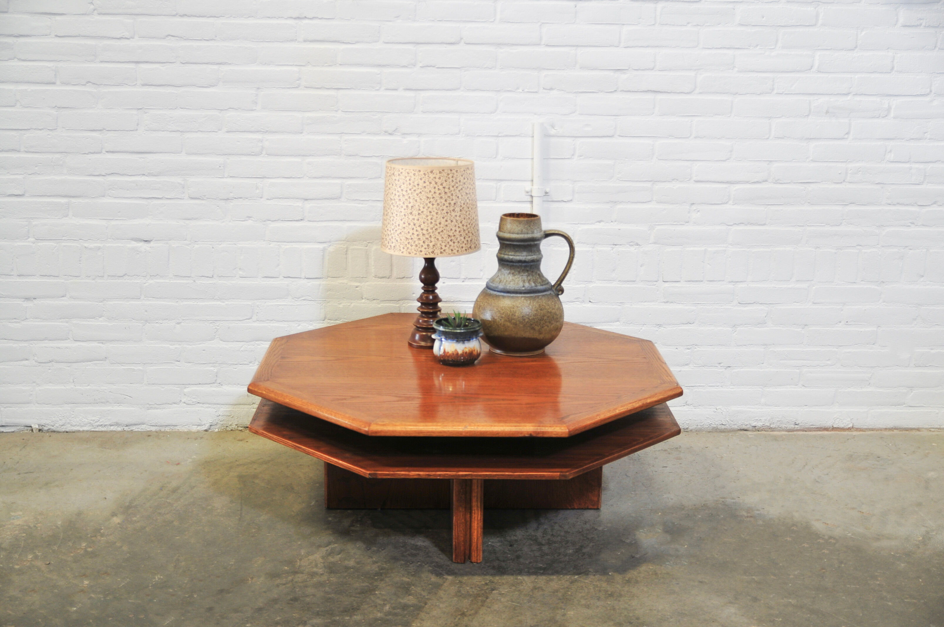 Hexagonal wooden coffee table with plateau