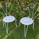 Paire de chaises de jardin anciennes en fer forgé ouvragé