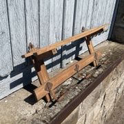 Wall-mounted coat rack in solid wood with shelf
