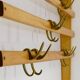Grand coat rack Auböck Carl Mid-Century in beech with 8 brass hooks, 1950s.
