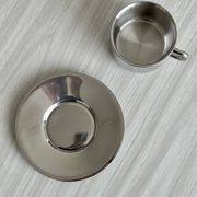 Lot de 4 tasses à café en inox avec sous-tasses