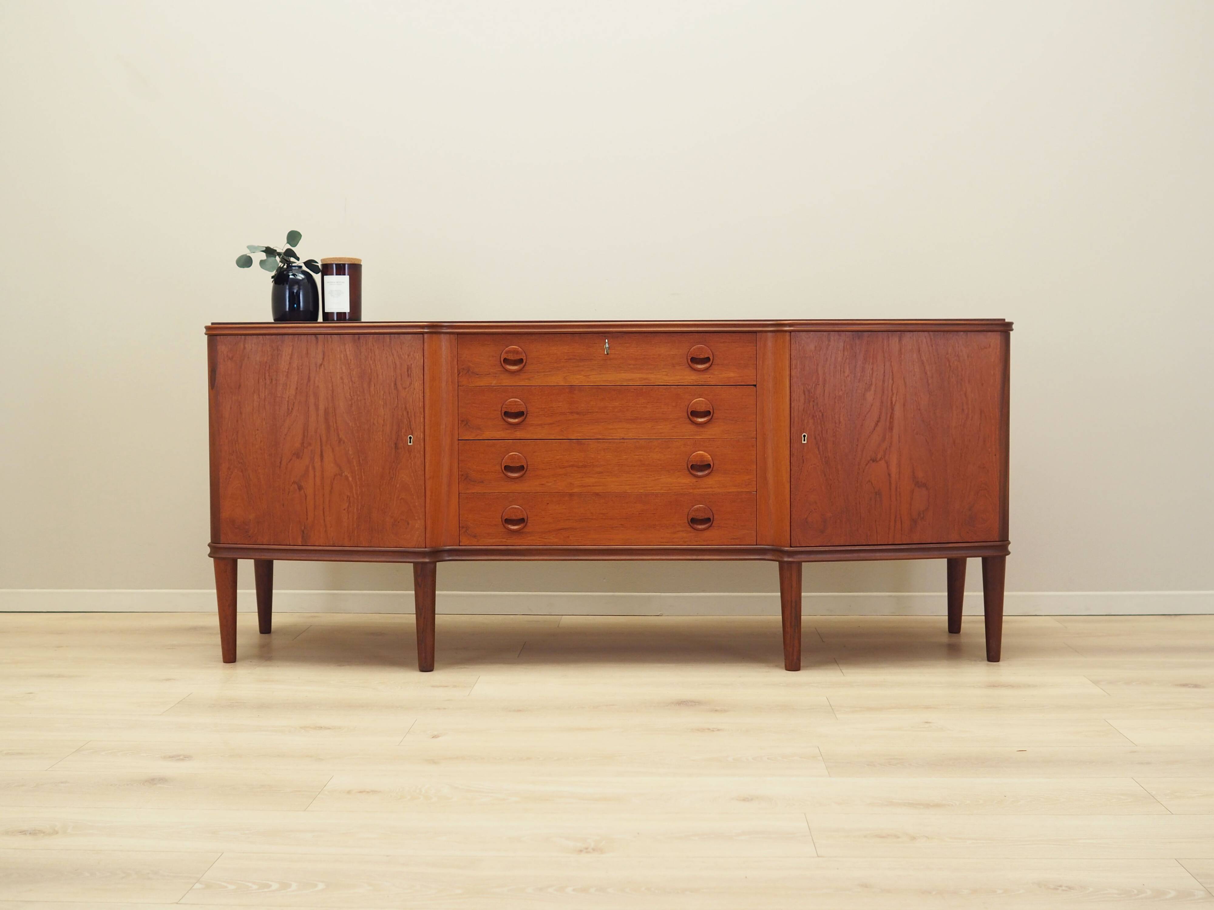 Buffet en teck, design danois, années 1960, production : Danemark