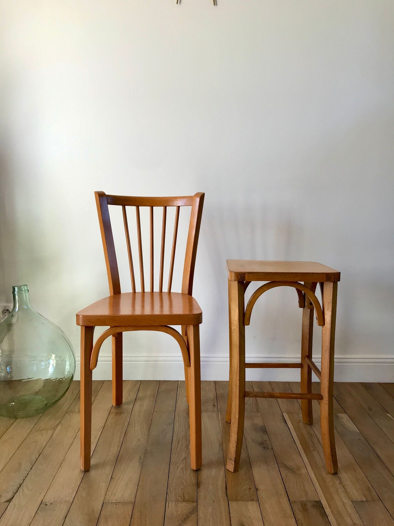 Chaise bistrot Baumann en bois de hêtre clair N°12 années 50