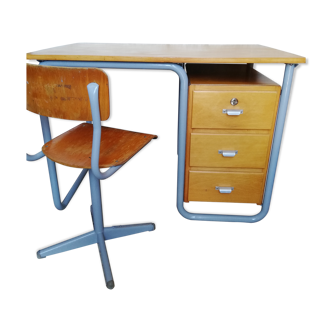 BAUHAUS style office, with chair