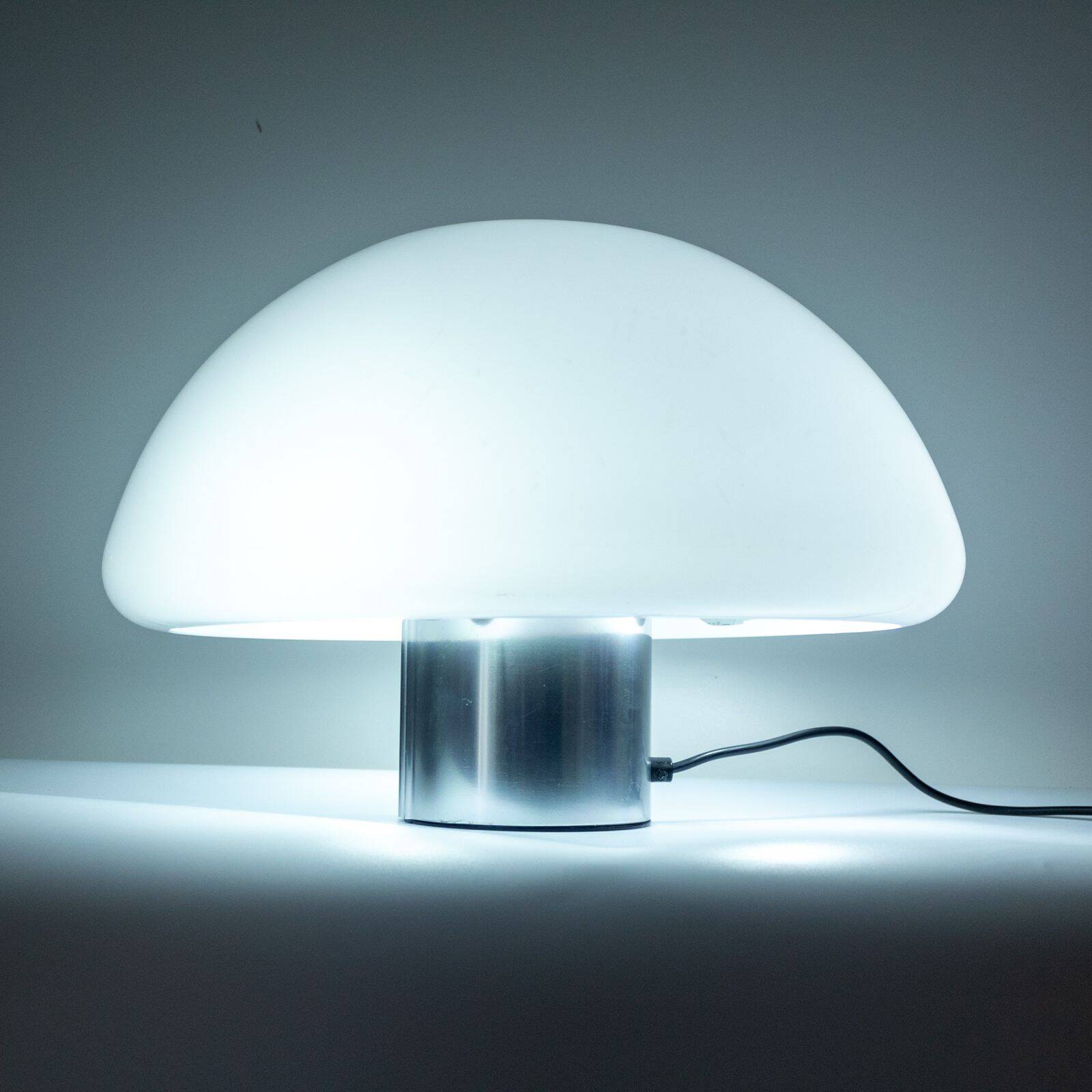 Lampe de table Guzzini de style spatial, modèle 4030, Italie 1970